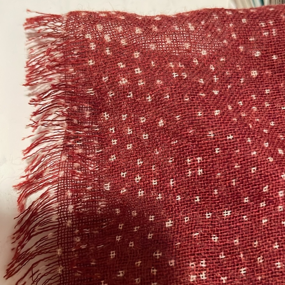 Beautiful wool scarf, NWOT, in lovely  rusty-burgundy and cream design. - Picture 2 of 3